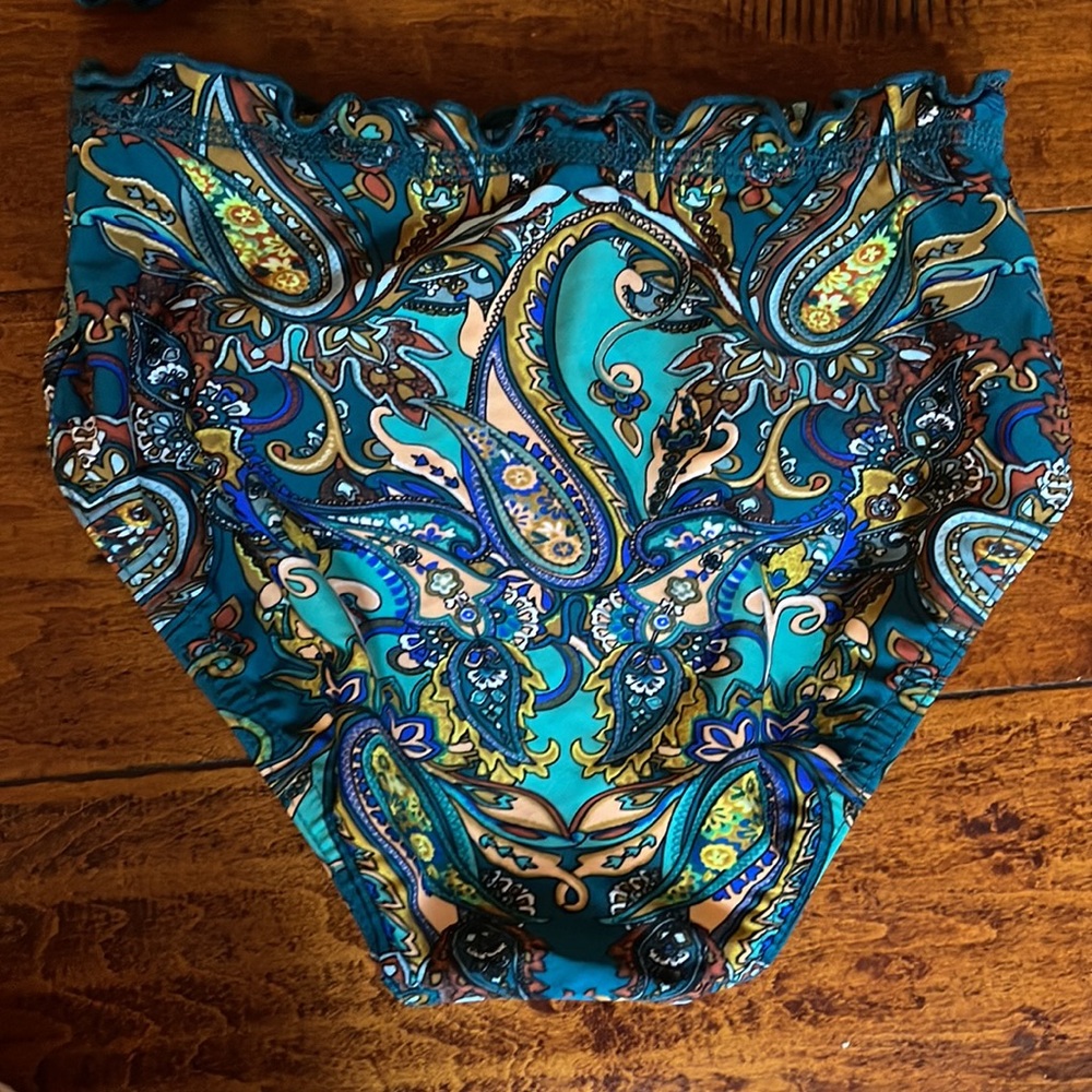 Two piece dance outfit by Countours designed. (Lea Marie) Size CL. Like new - Picture 5 of 12